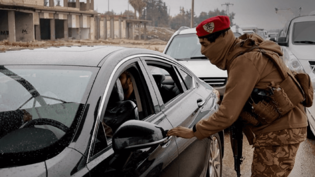 سانا: قوى الأمن الداخلي تنتشر في مدينة الطبقة بريف الرقة