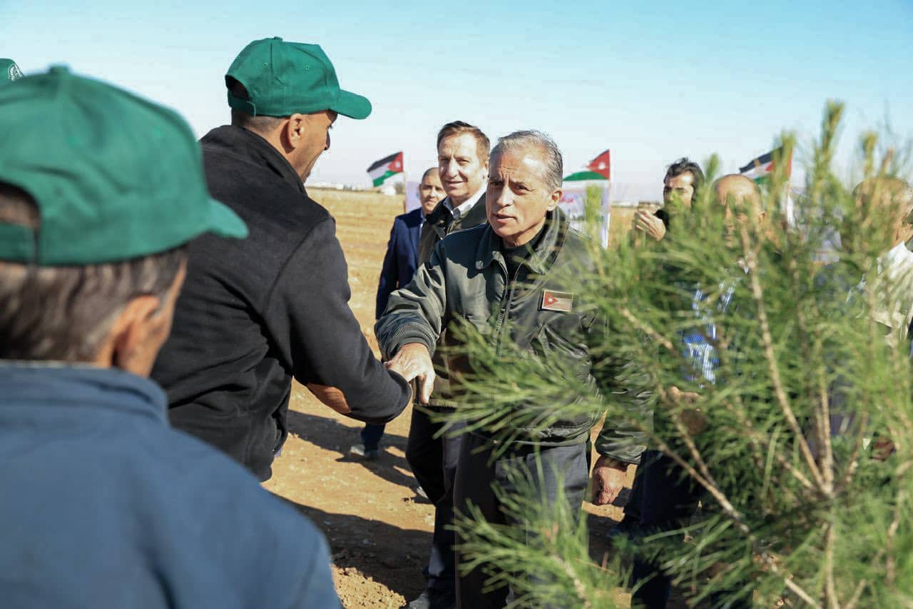 رئيس الوزراء يتفقد الخدمات الصحية في المفرق ويطلق مشروع "الحديقة الجديدة" بمساحة 200 دونم