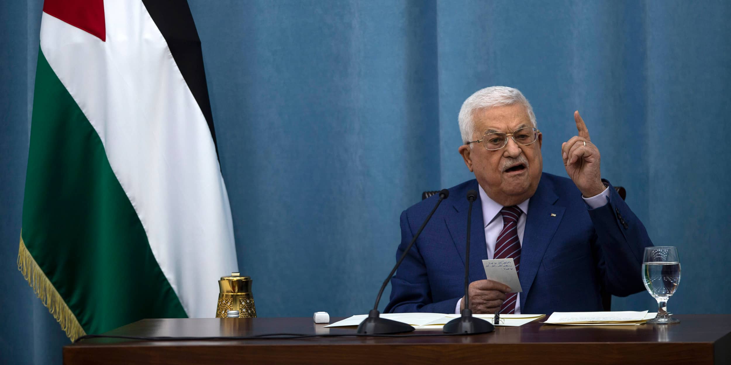 الرئيس عباس ينال الدكتوراة الفخرية في العلوم الإنسانية تقديراً لجهوده في خدمة الشعب الفلسطيني