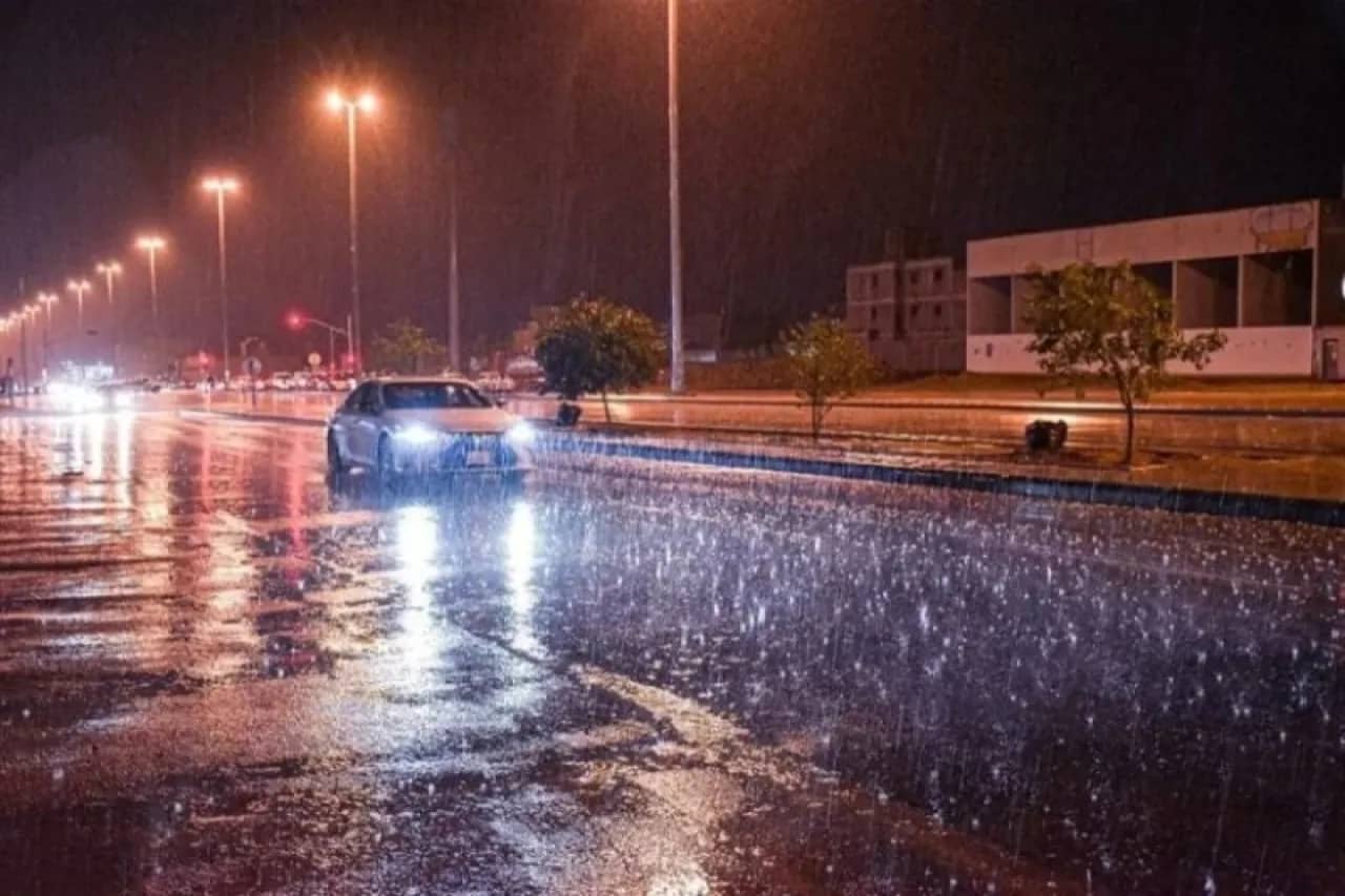 "الأرصاد": أجواء غائمة وباردة الخميس مع احتمالية هطول أمطار خفيفة مساءً