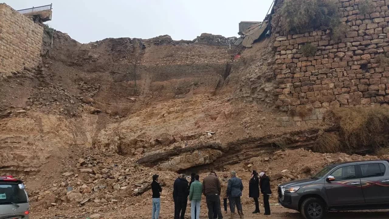 "نقابة المهندسين" تحدّد أسباب انهيار جزء من سور الكرك