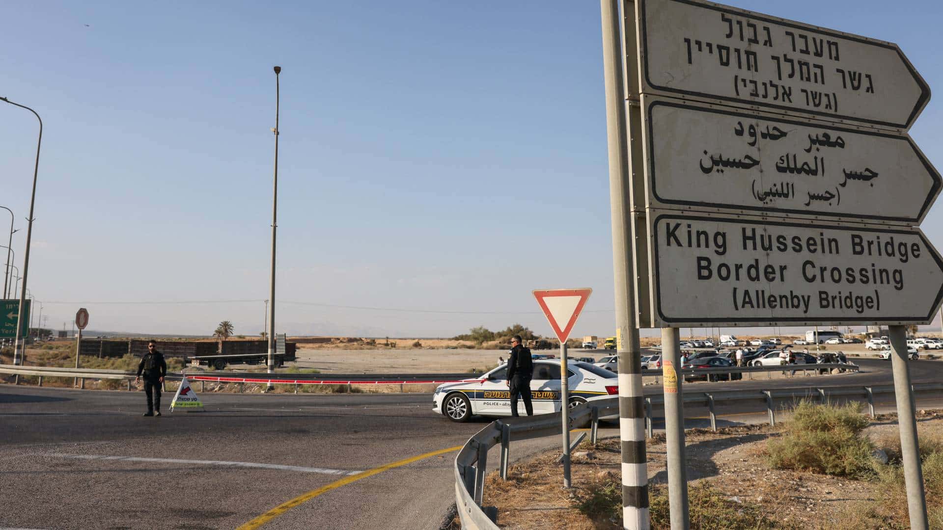 بالمال تُفتح الأبواب.. تحقيق لـ"الدار" يكشف شبكة سماسرة تتحكم بحركة ال